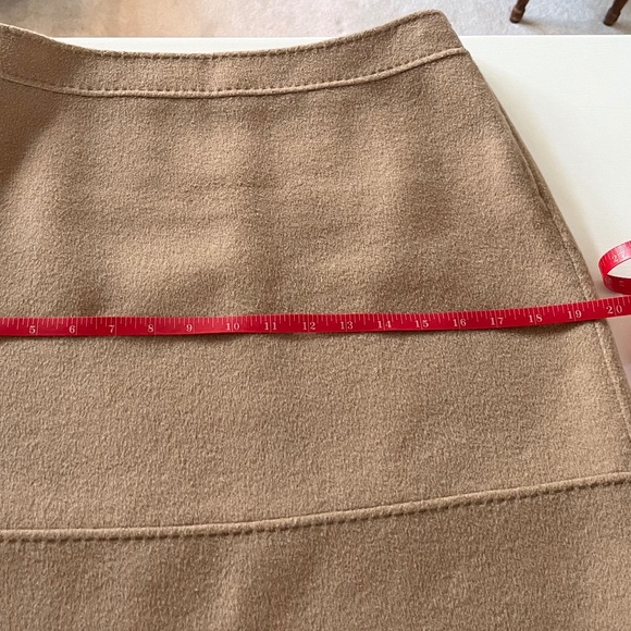 Weekend MaxMara Camel Wool Skirt, 100% Virgin Wool, Size 6 - Picture 6 of 11